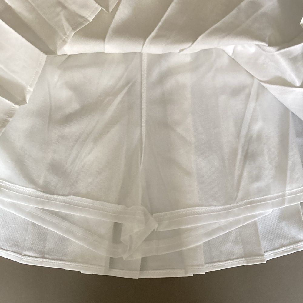 Sangtree Girls’ Pleated White Tennis Skirt with shorts. Size 14. - Picture 5 of 6